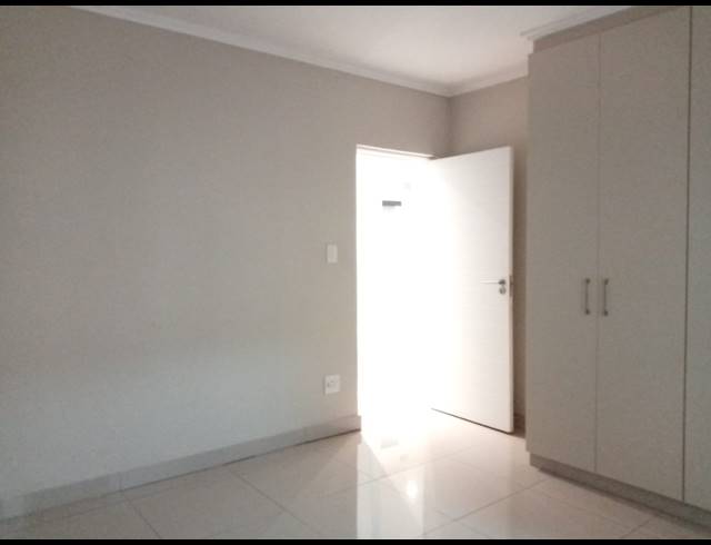 2 BEDROOM APARTMENT FOR SALE IN UMHLANGA RIDGE